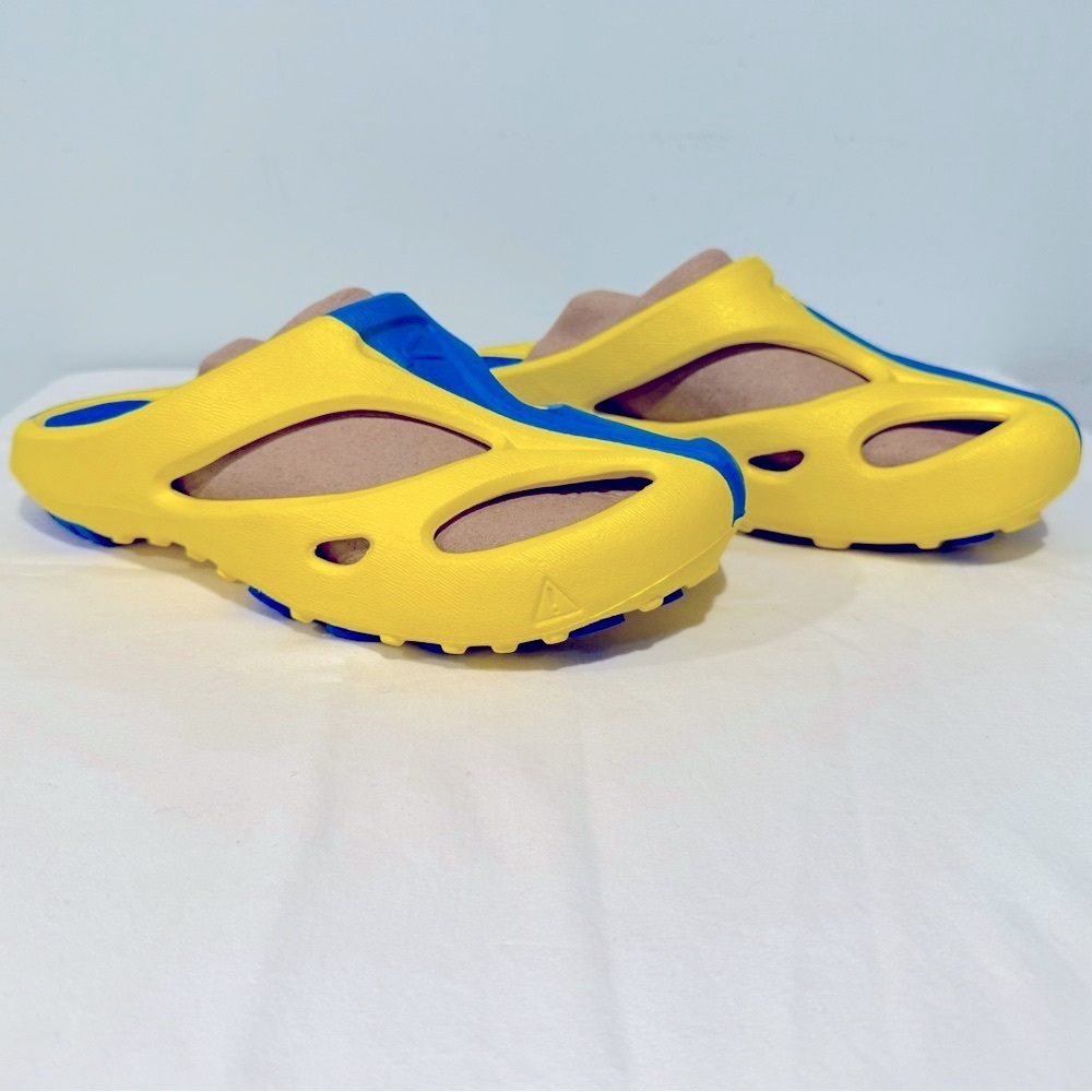 New Keen Shanti Arts Clog Ukraine Mens 11-12 Yellow Blue Foam Sandals Ukrainian - Picture 4 of 8